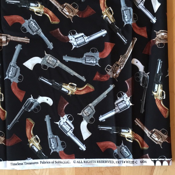 Revolver / Pistol / Gun Print Quilting Fabric - Picture 4 of 11